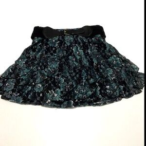 Vanity Lace Mini skirt size small